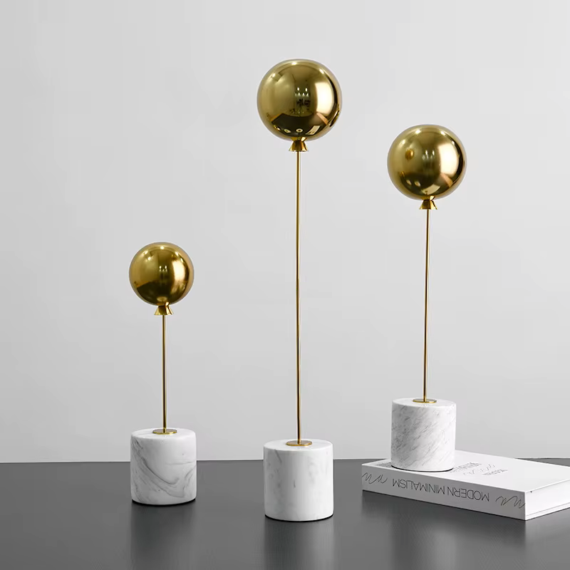 Sculpture décorative ballon sur base en marbre – Design Stone Creation