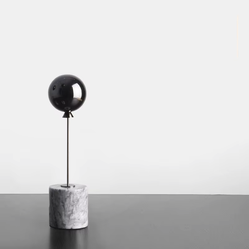 Sculpture décorative ballon sur base en marbre – Design Stone Creation